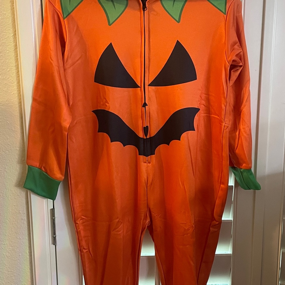 New Kids Pumpkin Costume/Pajama Orange and Green,size 2-3